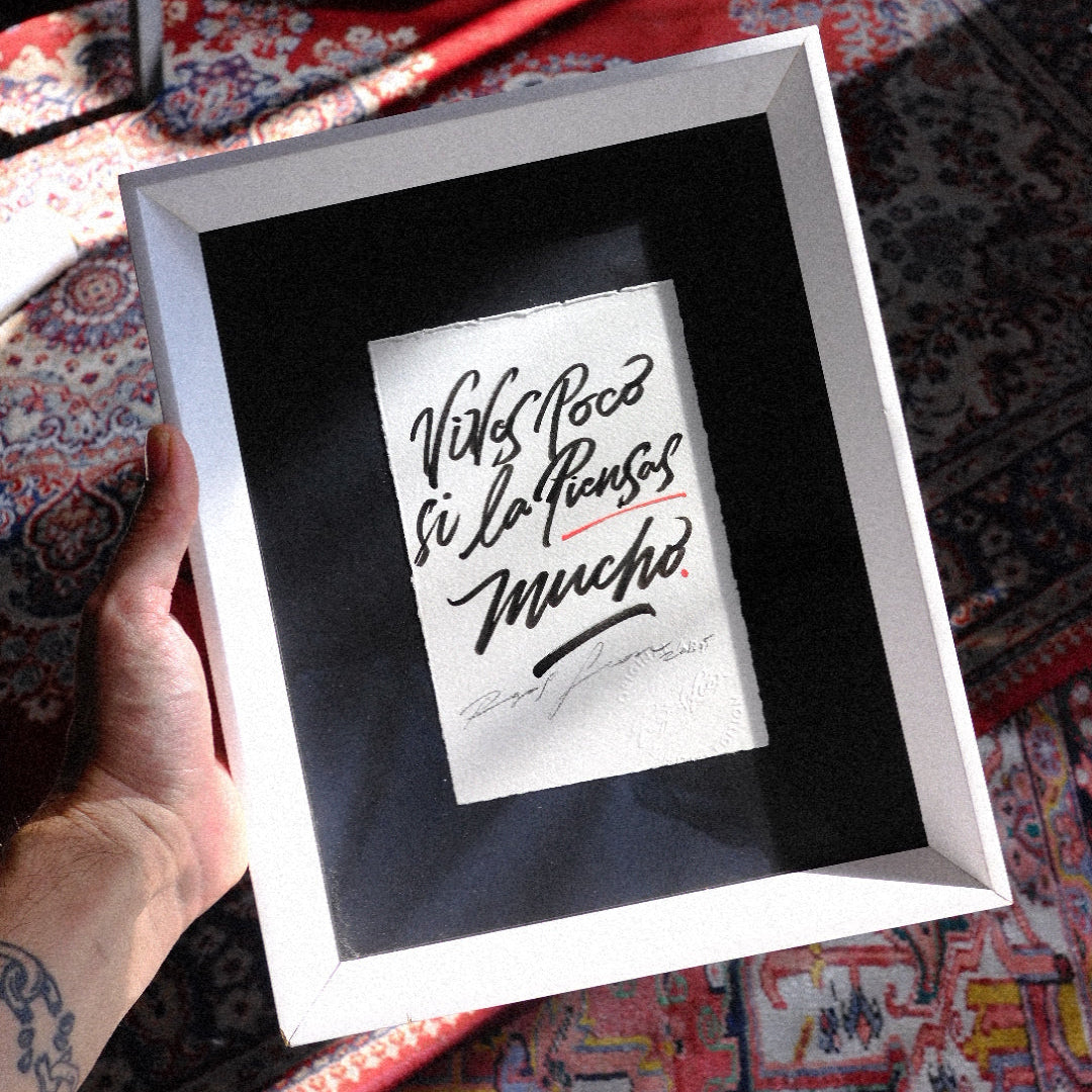 "Vives poco si la piensas mucho"