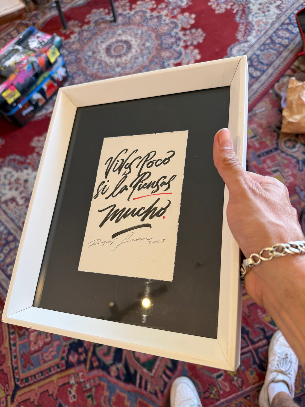 "Vives poco si la piensas mucho"