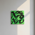 Texture Fluor on Canvas — pared gris con luz de ventana
